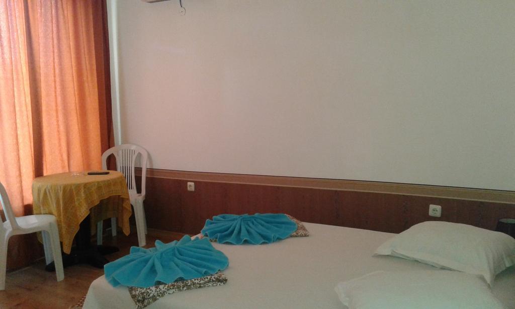 Zora Guest House Primorsko Pokoj fotografie