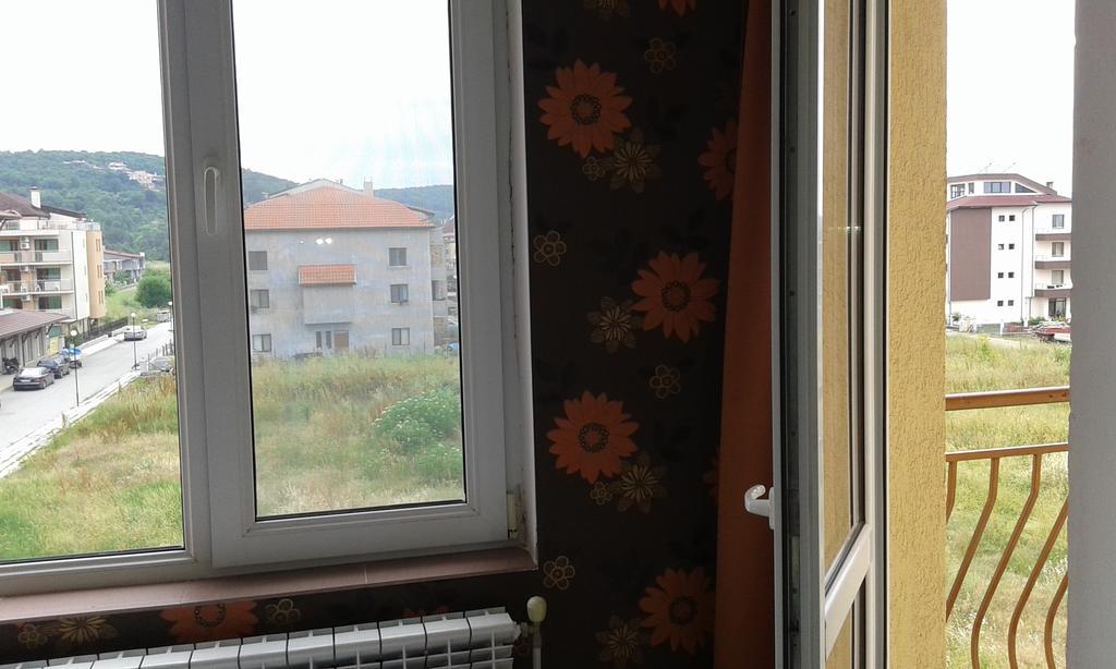 Zora Guest House Primorsko Pokoj fotografie