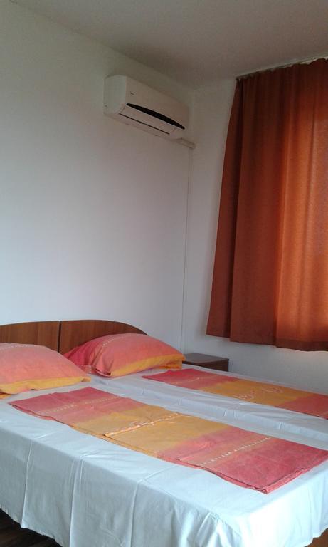 Zora Guest House Primorsko Pokoj fotografie