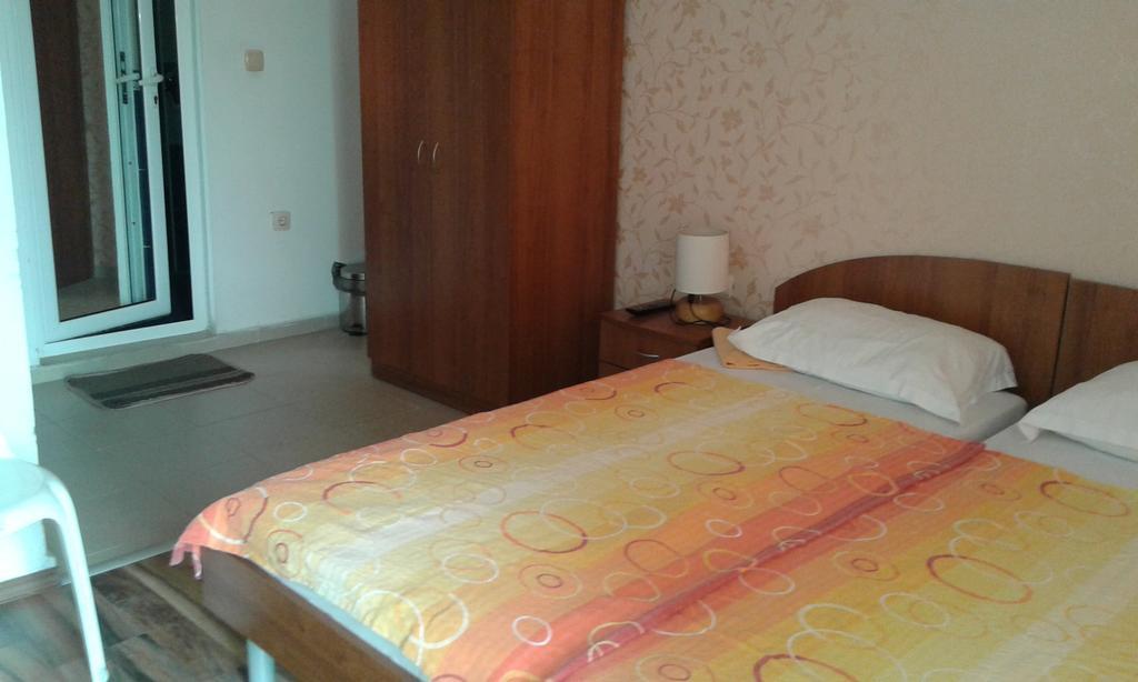 Zora Guest House Primorsko Pokoj fotografie